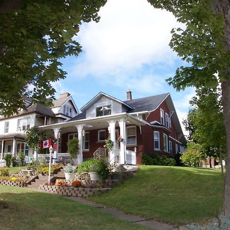 Glen Mhor Bed And Breakfast ไนแอการาฟอลส์ ภายนอก รูปภาพ