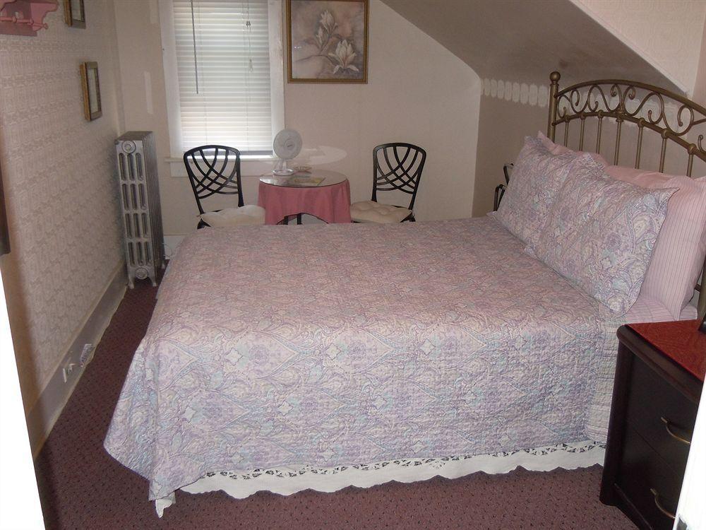 Glen Mhor Bed And Breakfast ไนแอการาฟอลส์ ภายนอก รูปภาพ
