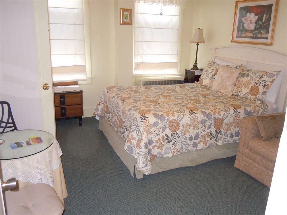 Glen Mhor Bed And Breakfast ไนแอการาฟอลส์ ภายนอก รูปภาพ