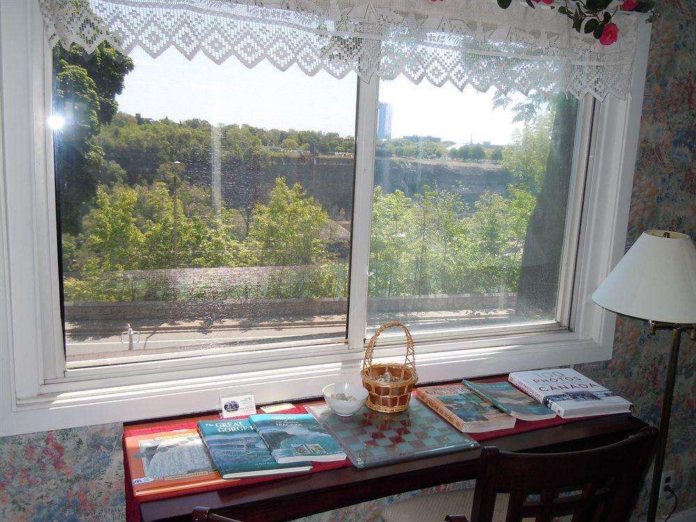 Glen Mhor Bed And Breakfast ไนแอการาฟอลส์ ภายนอก รูปภาพ