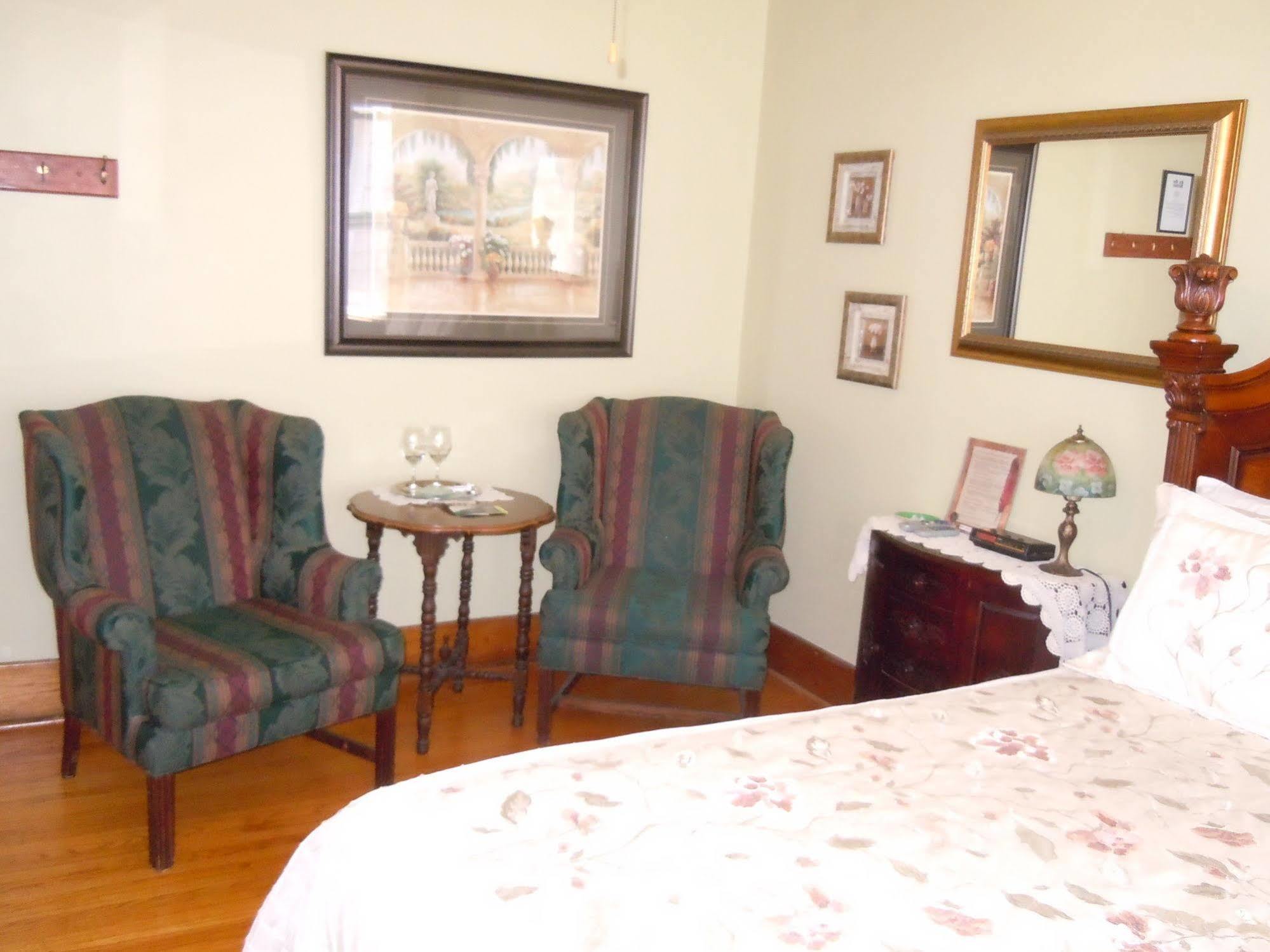 Glen Mhor Bed And Breakfast ไนแอการาฟอลส์ ภายนอก รูปภาพ