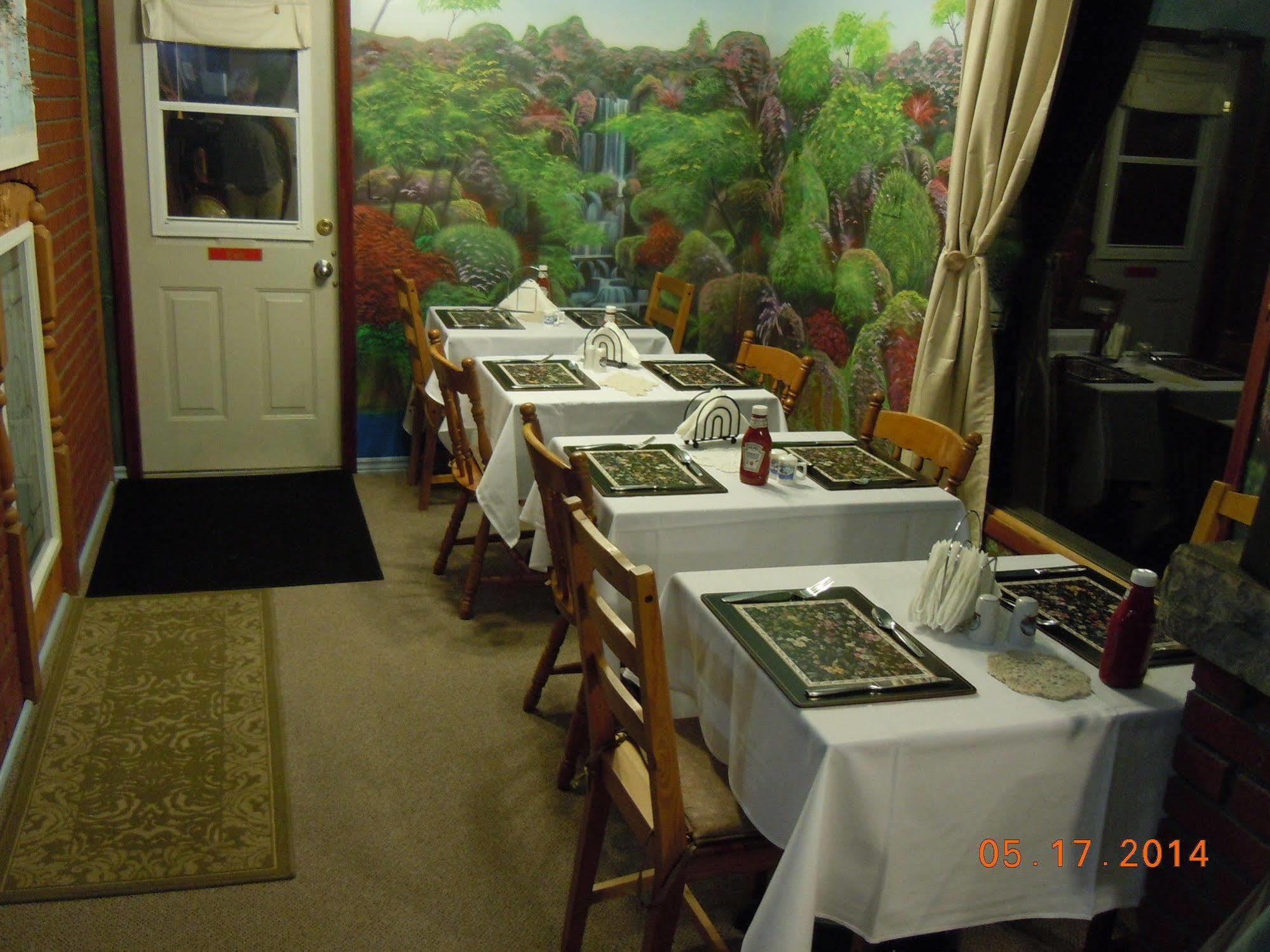 Glen Mhor Bed And Breakfast ไนแอการาฟอลส์ ภายนอก รูปภาพ